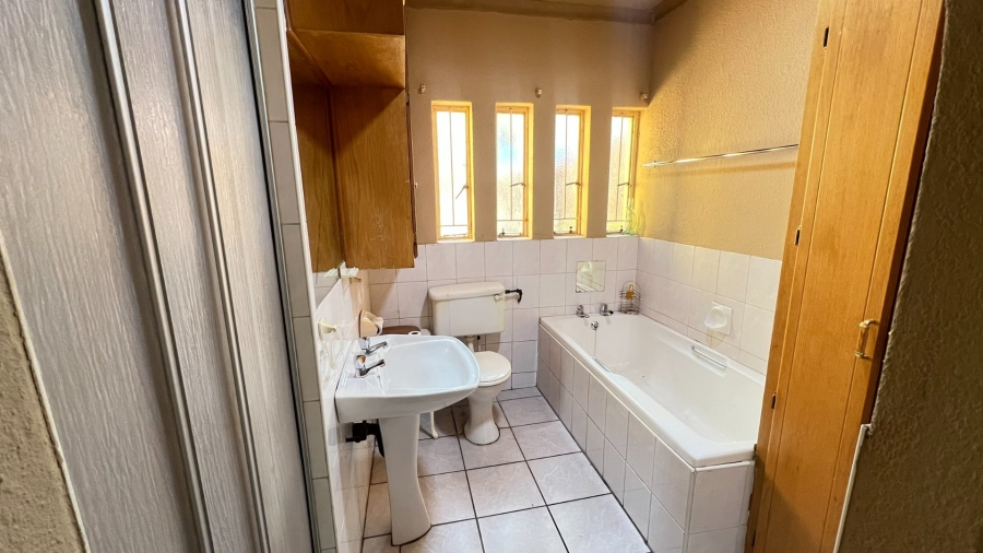 4 Bedroom Property for Sale in Langenhovenpark Free State